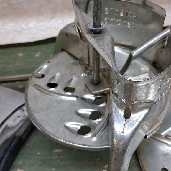 Merry tabletop Grinder Meat Chopper & vintage Julienne Salad maker. - Picture 4 of 9